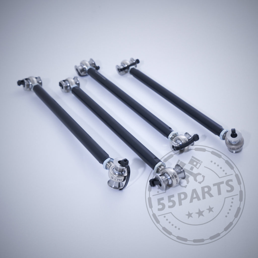 Vier schwarze Metallantriebswellen mit silbernen Gelenken, inspiriert von der BMW Motorsport-Technik, diagonal angeordnet. Mit Designelementen des BMW Motorsport GT4 Uniball Spurlenkers (Querlenker) für die Modelle F8x & G8x M2, M3 und M4.