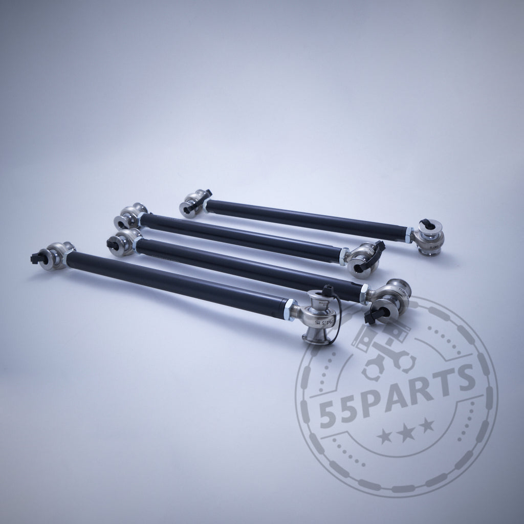 Vier schwarze Metallstangen mit silbernen Gelenken – BMW Motorsport GT4 Uniball Spurlenker Querlenker passend für BMW F8x/G8x M2, M2c, M3, M4 – sind auf einer weißen Fläche angeordnet, in der Ecke ist das 55Parts-Logo-Wasserzeichen sichtbar.