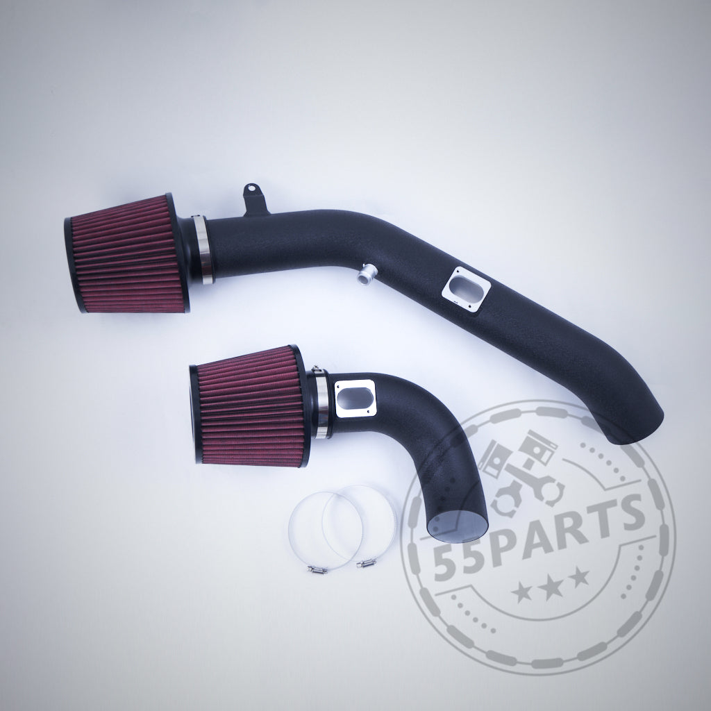 Zwei schwarze 55Parts Offene Ansaugung Dual Cone Ansaugrohre mit roten Filtern und Klemmen, kompatibel mit BMW M2 Competition, M3 und M4 S55 – ideal für ein FBO-Setup. Abgebildet auf hellem Hintergrund.