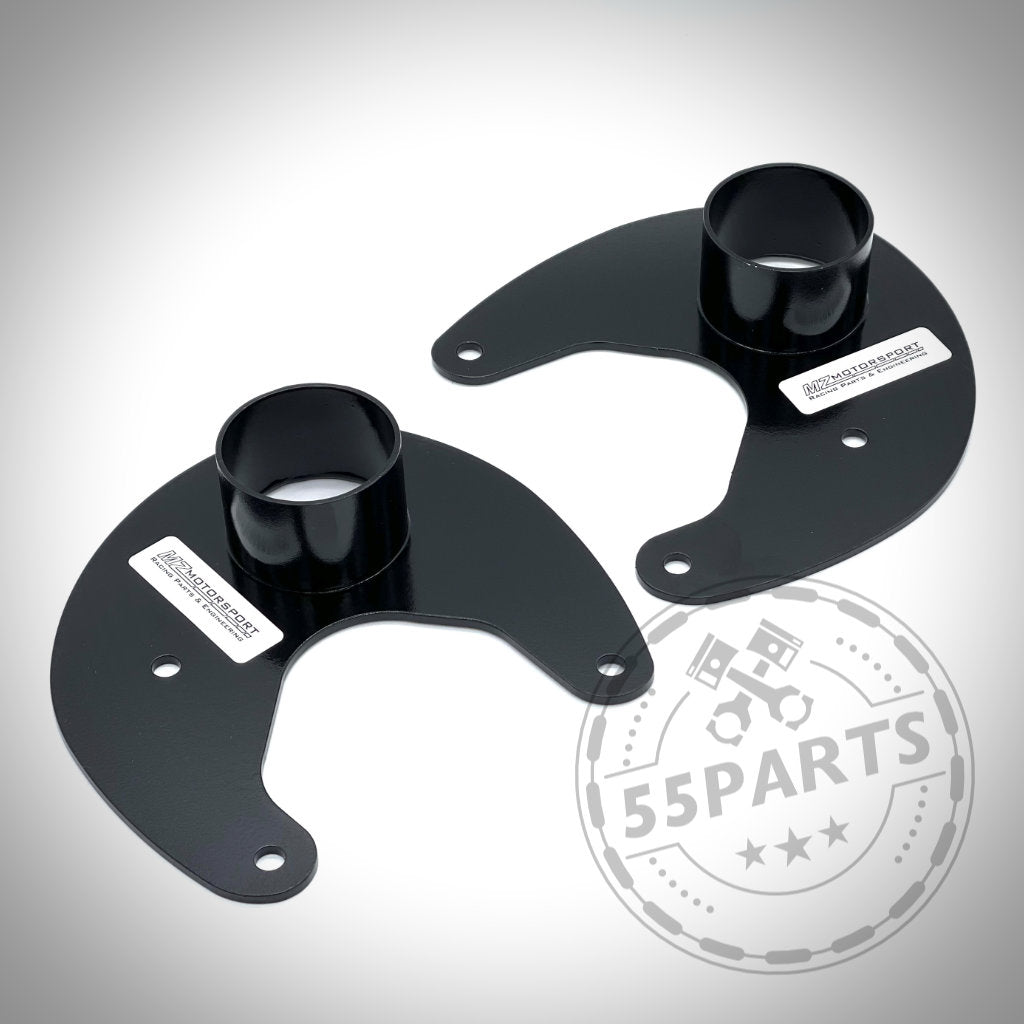 Zwei schwarze Ankerbleche aus Metall zur Bremsbelüftung, kompatibel mit den meisten BMW-Modellen, angezeigt mit einem 55Parts-Logo-Wasserzeichen in der unteren rechten Ecke.