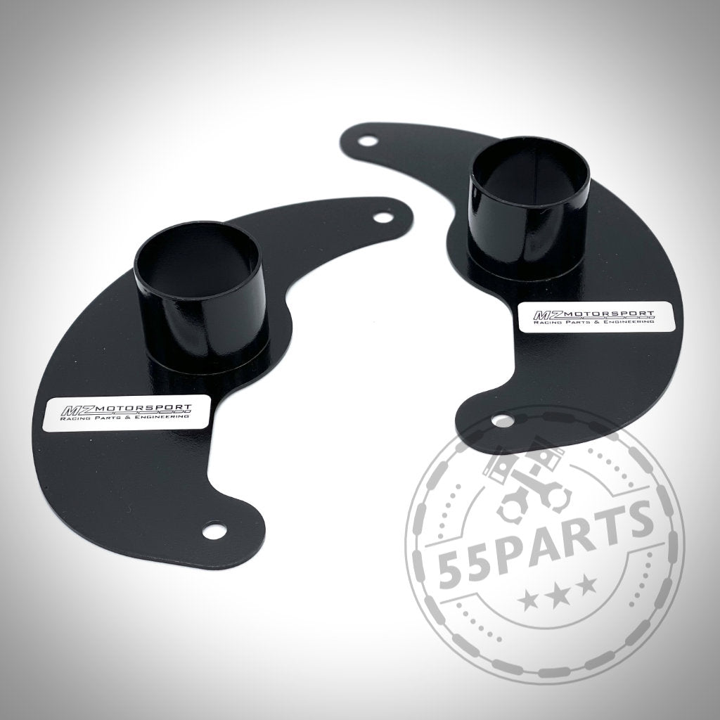 Zwei schwarze Ankerbleche aus Metall zur Bremsbelüftung, passend für fast alle BMW-Modelle, abgebildet auf weißem Hintergrund mit dem 55Parts-Logo. Produkt: 55Parts Exklusiv – sofort verfügbar!.