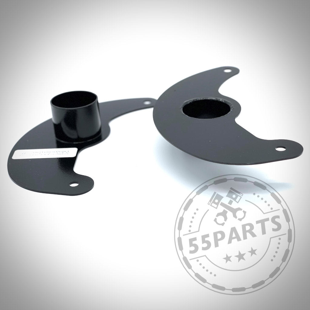 Zwei schwarze 55Parts Ankerbleche für Bremsbelüftung aus Metall für fast alle BMW Modelle auf weißem Hintergrund, mit dem 55Parts Logo unten rechts.