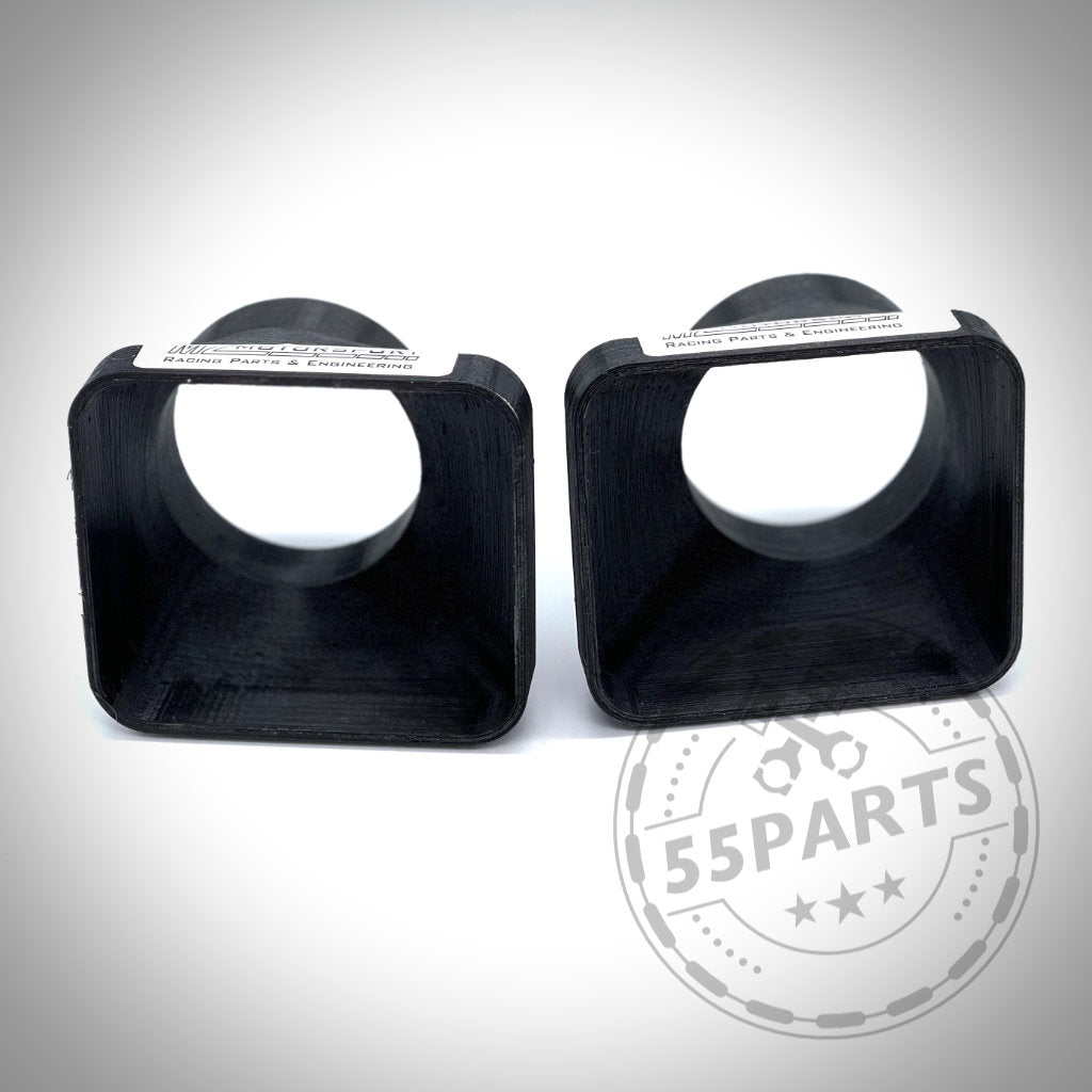 Zwei schwarze, quadratische Kunststoffkomponenten mit kreisförmigen Löchern – ein exklusives Bremsbelüftungsset passend für BMW E30 Facelift Modelle – nebeneinander auf weißem Hintergrund dargestellt, perfekt zur Optimierung der Bremsleistung.