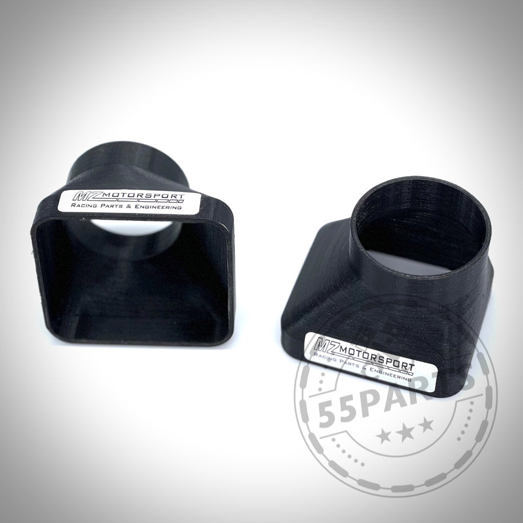 Zwei schwarze Kunststoff-Rennteile, ein quadratisches und ein rundes, aus dem exklusiven Bremsbelüftungsset passend für BMW E30 Facelift-Modelle, zur Verbesserung der Bremsleistung, dargestellt auf weißem Hintergrund.