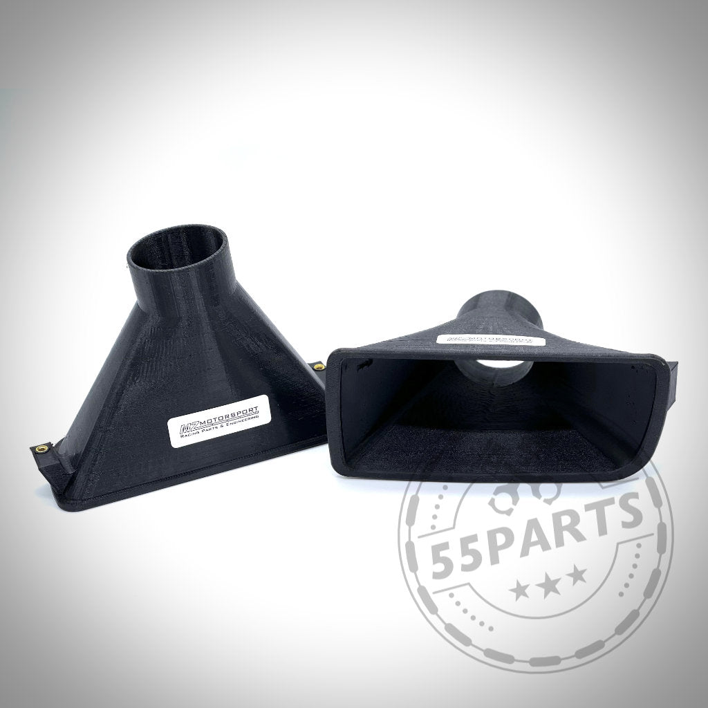 Auf weißem Hintergrund sind zwei schwarze Kunststoff-Trichteradapter, konzipiert als Bremsbelüftungsset passend für BMW E36 Modelle (inkl. M3), mit rechteckigem und rundem Ende, abgebildet.