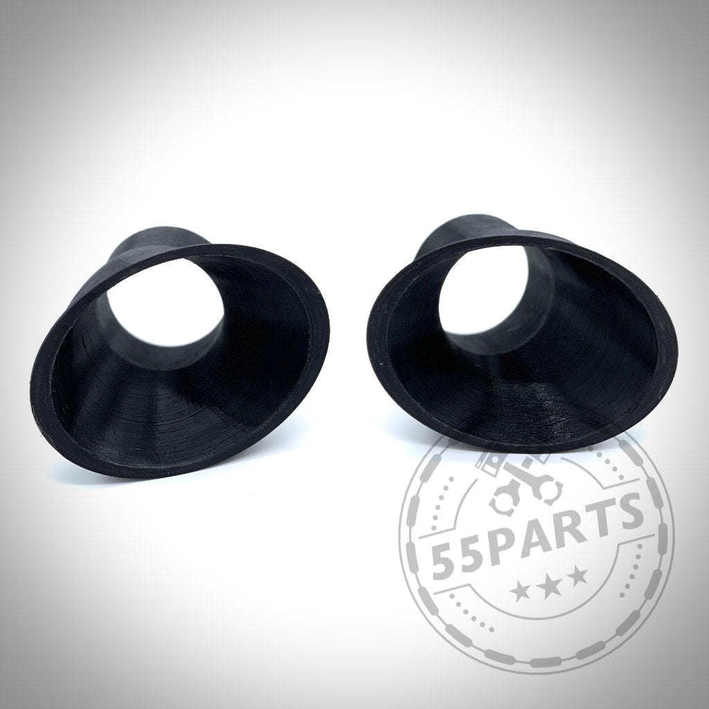 Zwei schwarze trichterförmige Kunststoffteile auf weißem Untergrund: 55Parts Exclusive Bremsbelüftungsset passend für BMW E46 Modelle (auch M3).