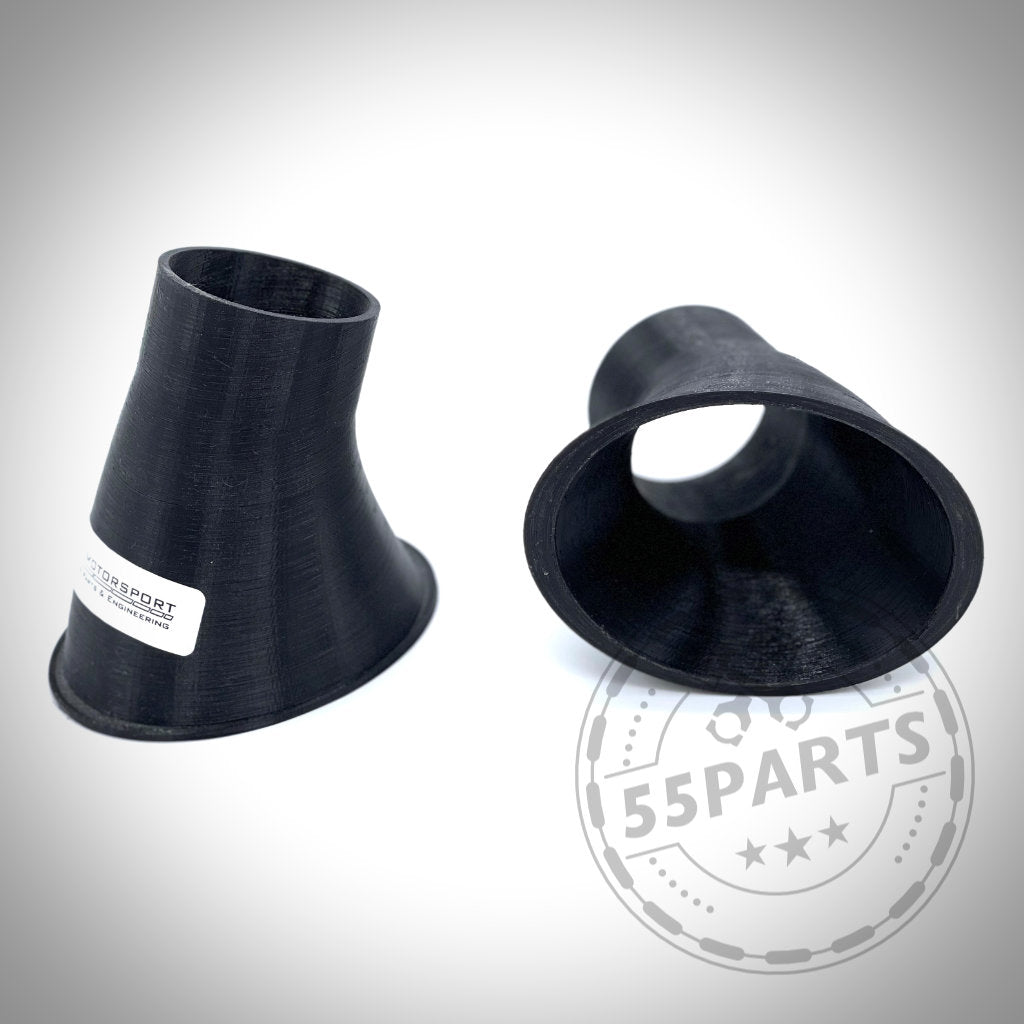 Zwei schwarze, kegelförmige Kunststoffteile – Bremsbelüftungsset passend für BMW E46 Modelle (inkl. M3) – auf weißem Untergrund mit 55Parts-Logo. Ideal für den Rennstreckeneinsatz.