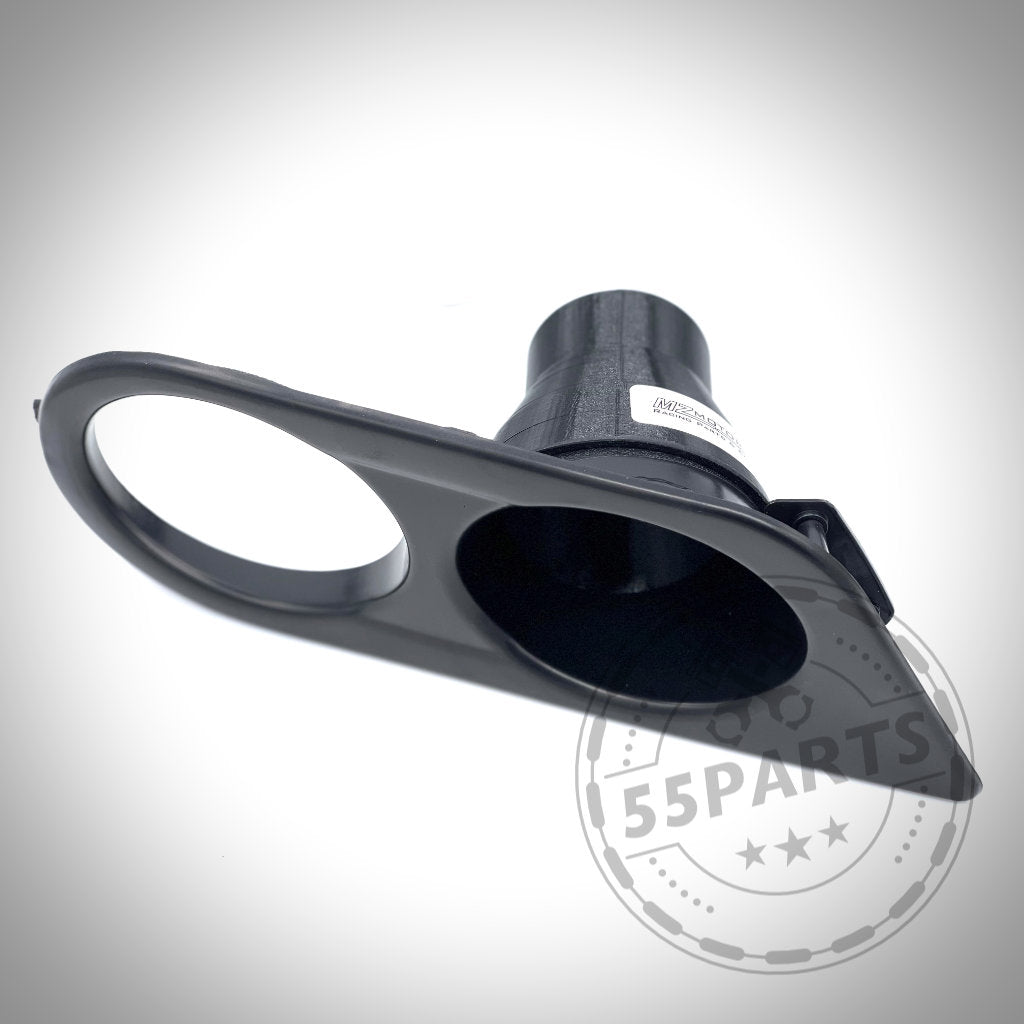 Das 55Parts Exclusive Bremsbelüftungsset, ein schwarzes Kunststoff-Autoteil mit runder Öffnung passend für BMW E46 Modelle (inkl. M3), ist auf weißem Hintergrund abgebildet.