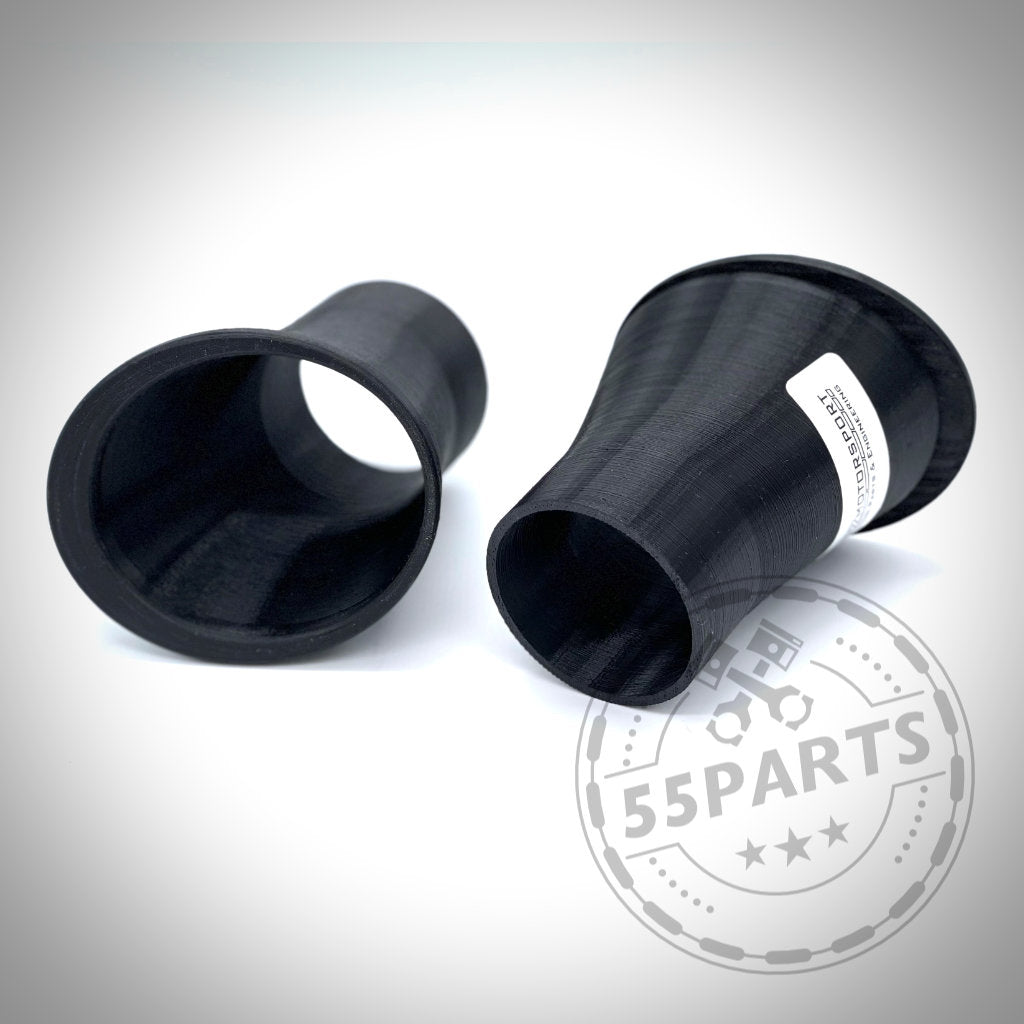 Zwei schwarze, trichterförmige Kunststoffteile auf weißem Grund. Exklusiv bei 55Parts: Bremsbelüftungsset passend für BMW 3er E9x mit M Paket, ideal für den Einsatz auf der Straße und Rennstrecke. Mit dem 55Parts-Logo als Wasserzeichen.
