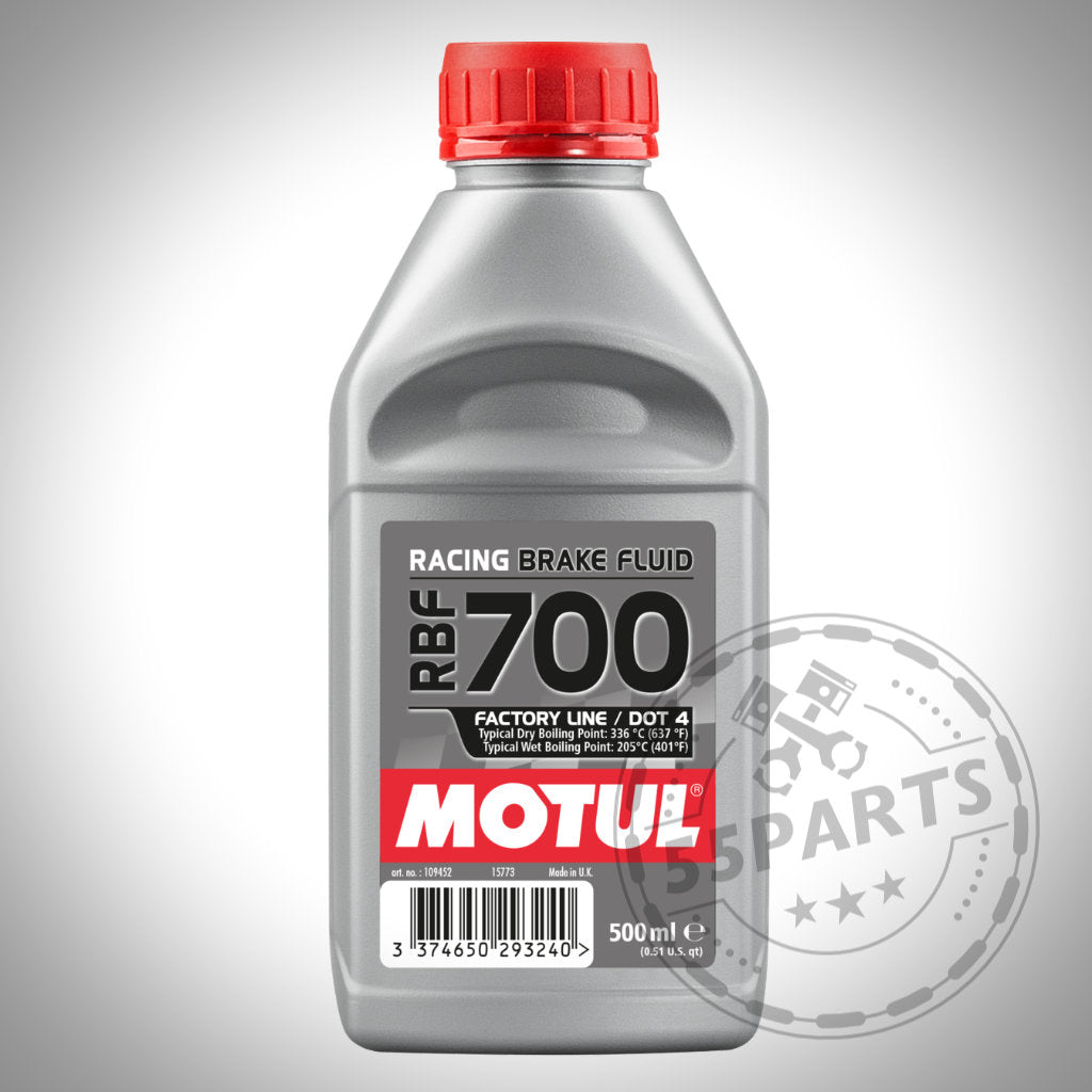 Silberne 500-ml-Flasche Motul RBF700 Rennbremsflüssigkeit mit rotem Verschluss auf weißem Hintergrund – ideal für BMW Modelle und hochwertige Bremsanlagen.