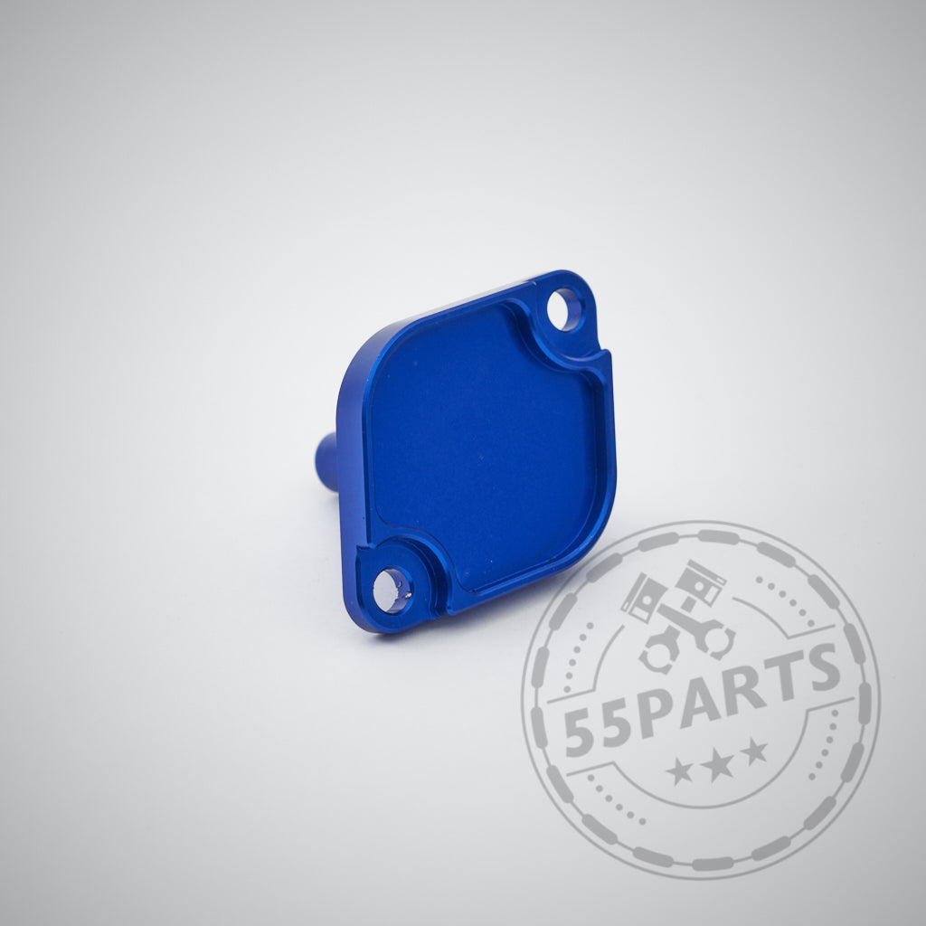 Kompakte blaue Aluminium-Thermostatkappe, passend für BMW N54 N55 S55, mit zwei Löchern. Abgebildet auf hellem Hintergrund mit dem 55Parts-Wasserzeichen.