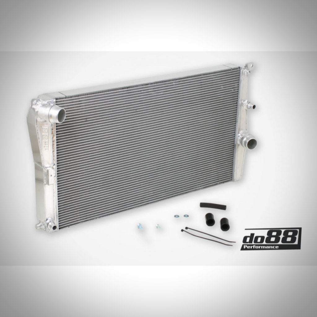 Do88 Upgrade Aluminium Wasserkühler passend für BMW F2x, F3x, F87 M2 N55 F-Serie Kühlsysteme – inklusive Einbauteilen und do88 Performance-Logo auf weißem Hintergrund.