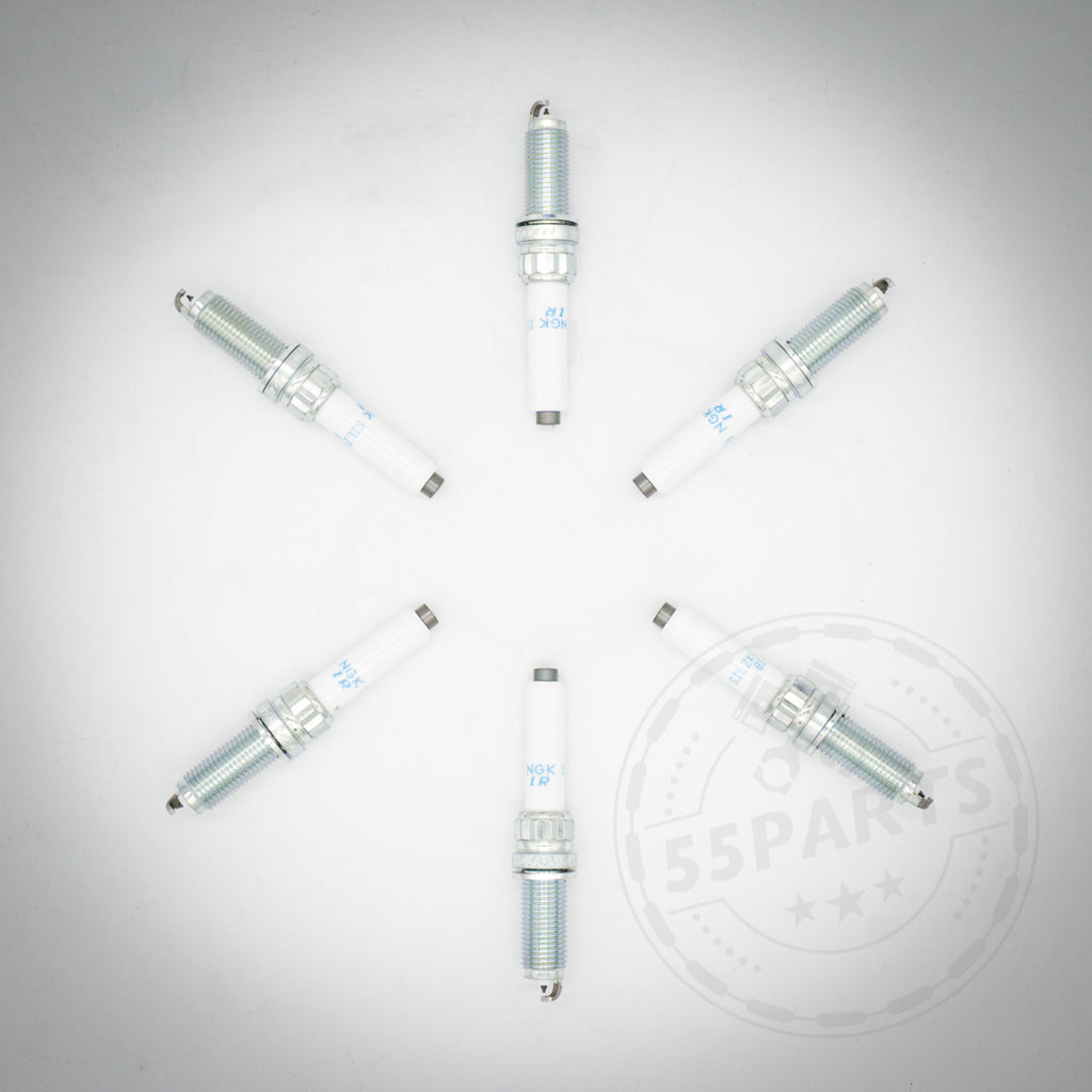 Sechs NGK 94201 Zündkerzen von NGK, kreisförmig angeordnet auf weißem Hintergrund mit dezentem 55Parts Logo. Passend passend für BMW M120-40i(x), M220-40i(x), 320-40i(x), 420-40i(x) und A90 Supra B58, B48 Motoren.