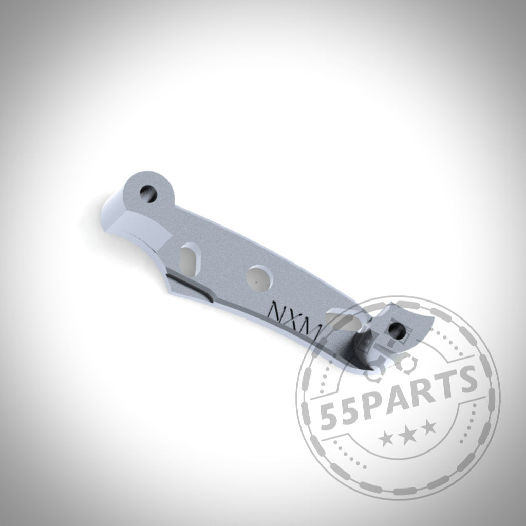 Silberne Metallhalterung mit zwei Löchern und der Gravur NXW1 auf weißem Grund. Teil des 55Parts Exclusive NexSys B58 Zündspulen Upgrade Kits passend für BMW S55 & N55 (E8x, E9x, F2x, F3x, F8x) von Nexsys Motorsport – perfekt für Tuning-Fans.