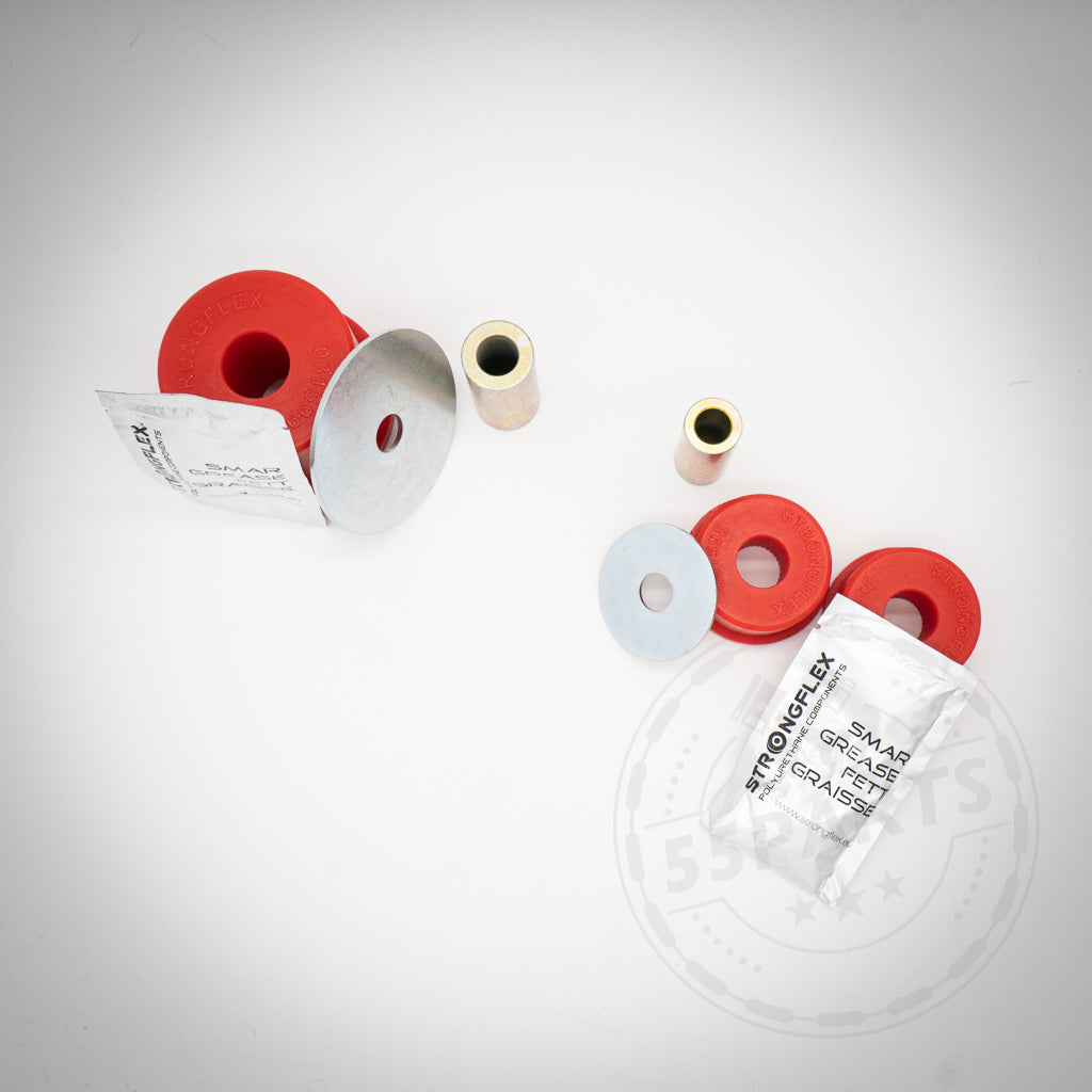 Roter PU-Polyurethan-Differentiallager-Diff-Aufhängungssatz passend für BMW 1er E8x, 3er E9x, dargestellt mit kleinen Paketen auf weißem Hintergrund – ideal für Fahrwerksmodifikationen.