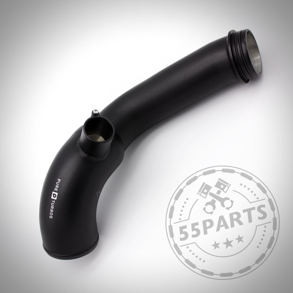 Die Pure Turbos Pure Stage 2 High Flow Inlet Ansaugung passend für BMW M135i, M235i, M2, 335i(x) N55 F-Serie wird in Schwarz mit dem Markenlogo auf weißem Hintergrund und einem 55Parts-Wasserzeichen angezeigt.