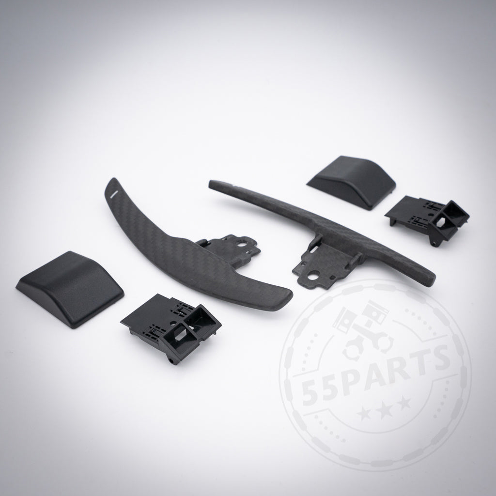 Aluminium/Carbon Schaltwippen Paddles passend für BMW 1/235 und 40i, 3/435 und 40i, M2, M3 und M4 F- und G-Serie auf weißem Hintergrund mit dezentem 55Parts Wasserzeichen.