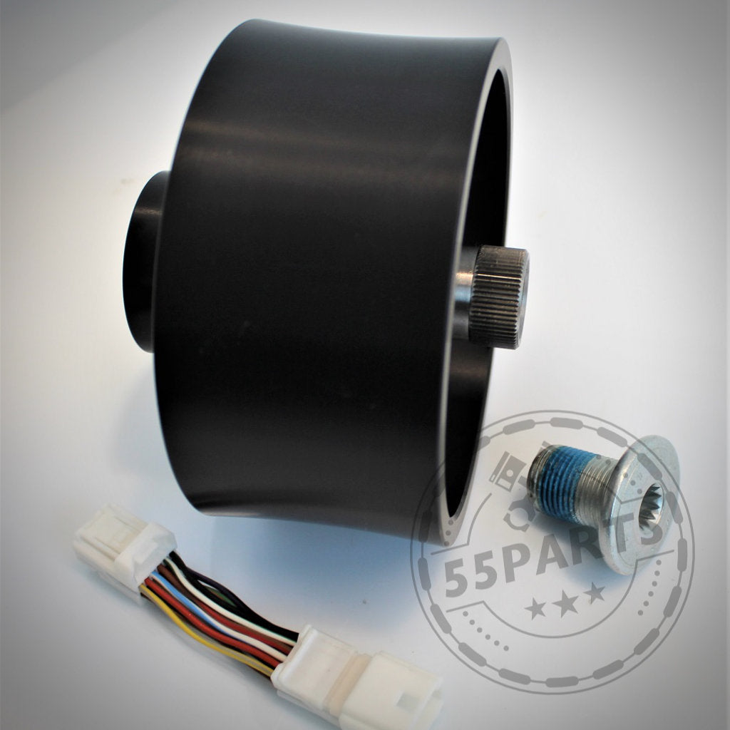 Schwarzer zylindrischer Spurverbreiterung von DDM Racing Srls, mit Schraube und mehrfarbigem Kabelverbinder, entworfen für Toyota GR Yaris (einschließlich Facelift), abgebildet auf weißem Hintergrund.