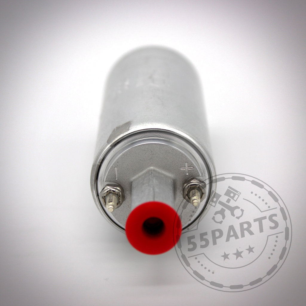 Silberne zylindrische Walbro 255 GSL392 Inline-Benzinpumpe mit roter Kappe, Vorderansicht auf Weiß dargestellt; passend für BMW 135i, 1er M Coupé, 335i(x) N54/N55 E-Serie – ideal für Upgrades der Stufe 1.