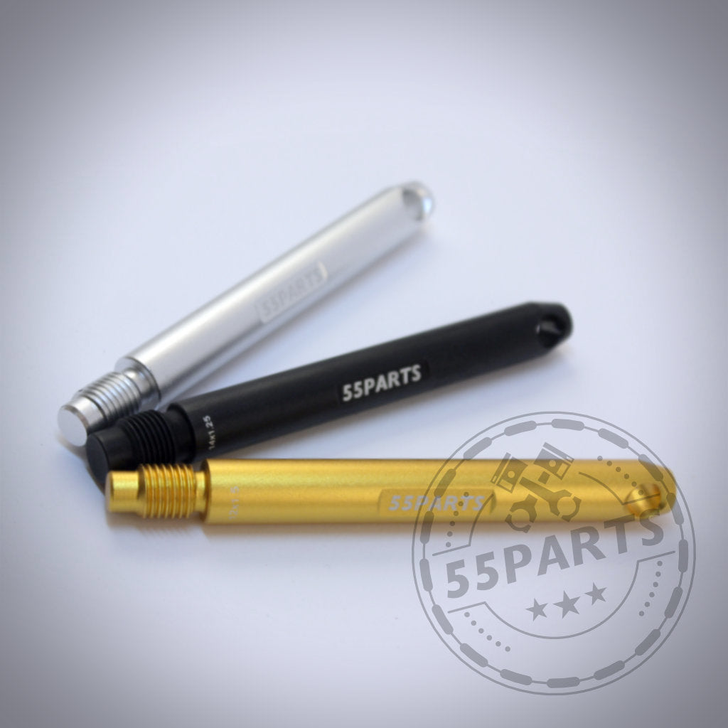 Auf einer weißen Fläche sind drei Ventilschaftabdeckungen aus Metall (Silber, Schwarz, Gold) mit 55Parts-Branding abgebildet – perfekt beim Reifenwechsel oder bei der Verwendung der 55Parts Radmontagehilfe Wheel Pin.