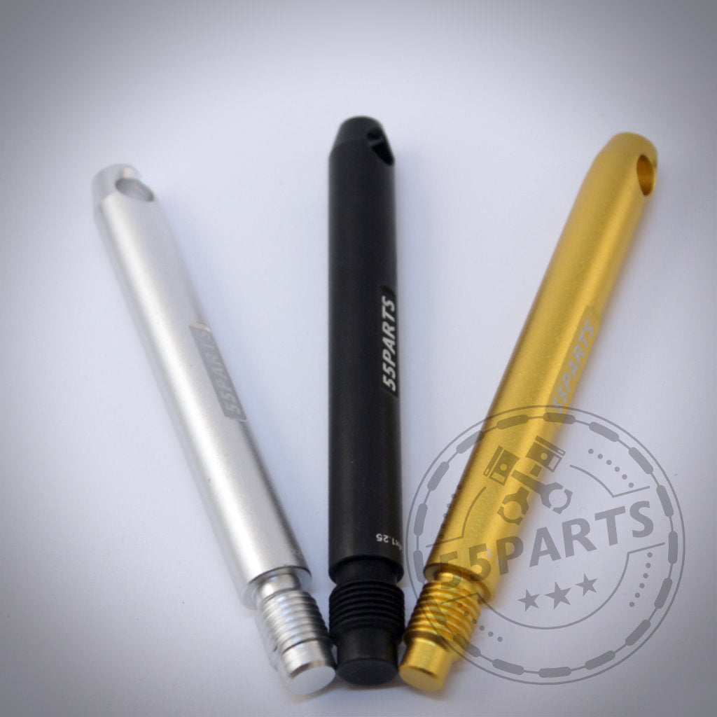 Drei 55Parts Radmontagehilfe - Wheel Pins in Silber, Schwarz und Gold, jeweils mit dem 55Parts Logo, sind auf weißem Untergrund angeordnet – das ideale Accessoire für den Reifenwechsel.